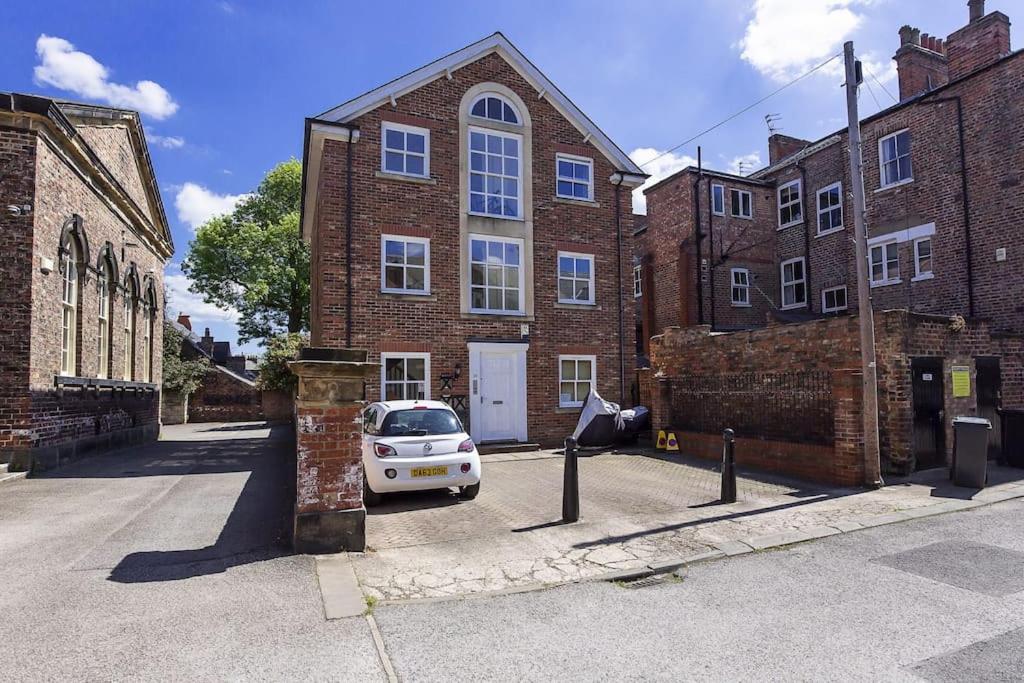 Loveyork Priory Apartment - Central With Parking Экстерьер фото